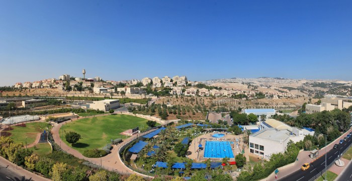 Ma'ale_adumim_01