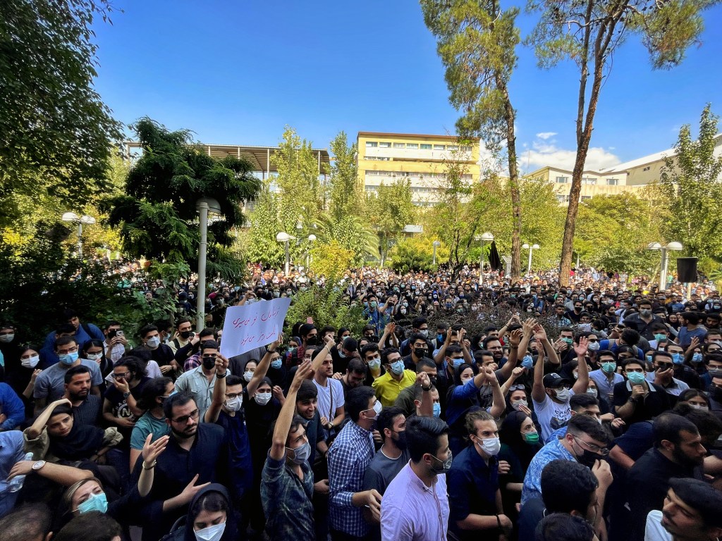 Students of Amir Kabir university protest against compulsory veiling and the Islamic Republic, September 2022